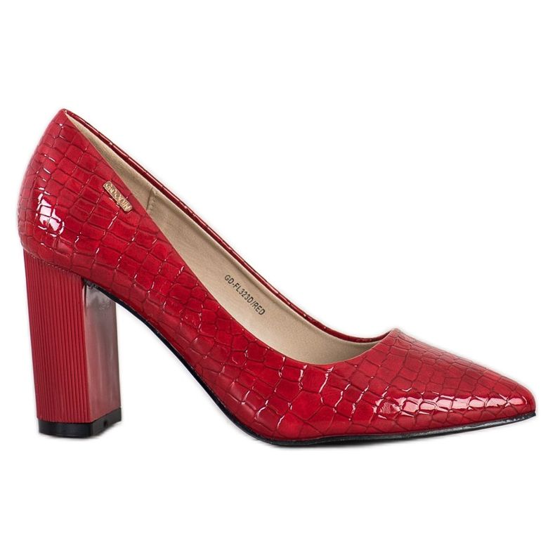 Goodin Belle pompe su un pilastro rosso