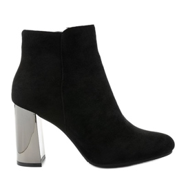 Stivaletti in camoscio nero sul post KL-705