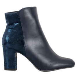 Kylie Stivali blu navy su un pilastro
