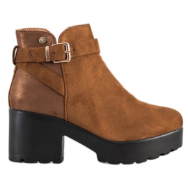 Best Shoes Stivali leggeri sulla piattaforma marrone
