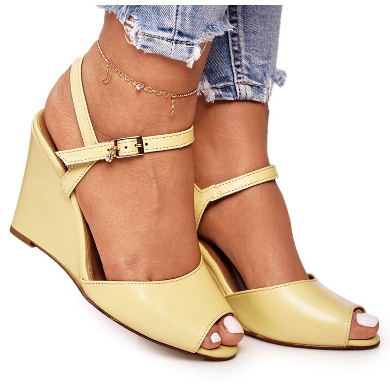 Sandali con zeppa in pelle scamosciata Laura Messi 2253 Giallo