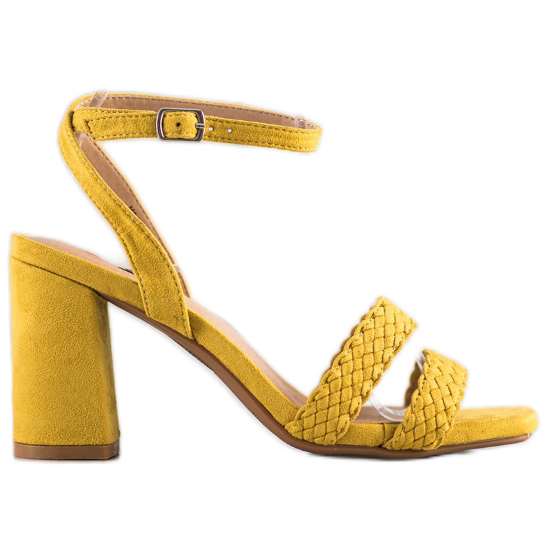 Kylie Sandali in pelle scamosciata su un bar giallo