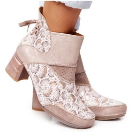 Stivali da donna in pelle con tacco Maciejka oro beige 03963-20 d'oro