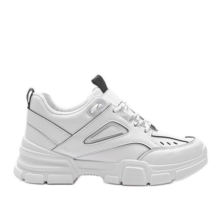 Le sneakers bianche di Christy bianca