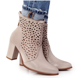 Exquisite Stivaletti in pelle traforata su un cappuccino post squisito 1219 beige