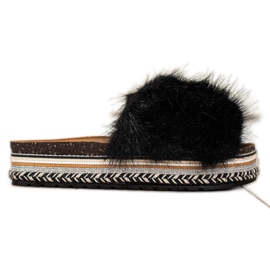 Seastar Pantofole alla moda su una piattaforma decorativa nero