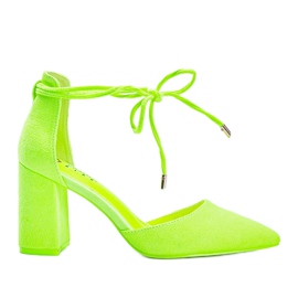 Décolleté stringate gialle sul post di Macey giallo