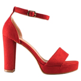 Weide Sandali rossi su un bar rosso