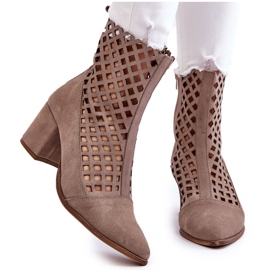 Stivali traforati in pelle scamosciata con tacco alto Nicole 2638 Cappuccino beige