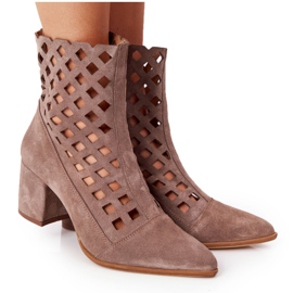 Stivali traforati in camoscio su tacchi alti Nicole 2638 Brown marrone