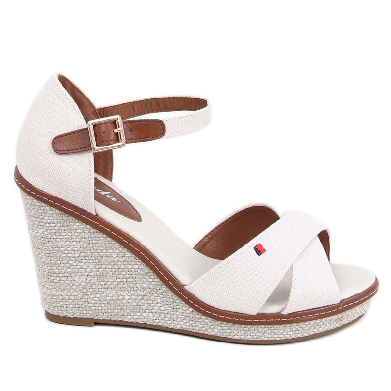 Sandali su una zeppa beige BL-70 Beige