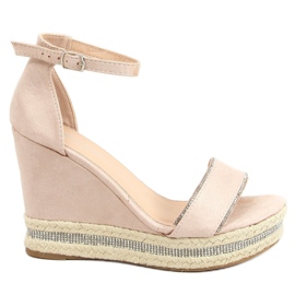 Sandali su una zeppa beige LL6351 Nude
