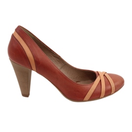 Pompe in pelle da donna 1392 marrone decorata con edeo strisce