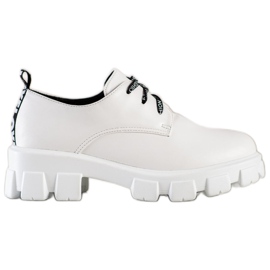 SHELOVET Scarpe brogue bianche sulla piattaforma bianca