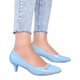Décolleté blu sul tacco basso di Molly