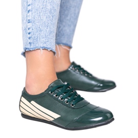 Scarpe verdi con punta verniciata di Cheryl verde