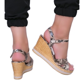 Sandali con zeppa beige nel motivo a pelle di serpente Peekaboo