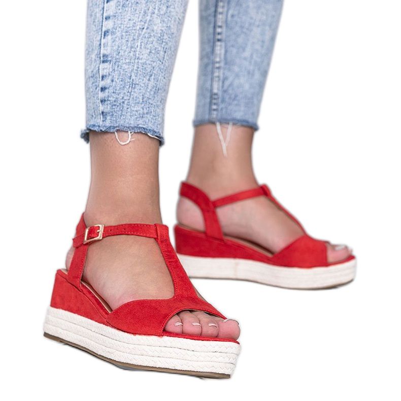 I sandali con zeppa rossi di Kima rosso