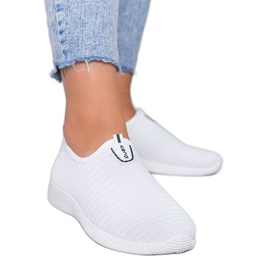 Fai delle scarpe da ginnastica sportive bianche bianco