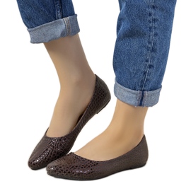 Ballerine in vernice marrone con motivo in pelle di coccodrillo Mozzare rosa