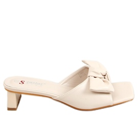 Pantofole su un tacco design beige T388P Beige
