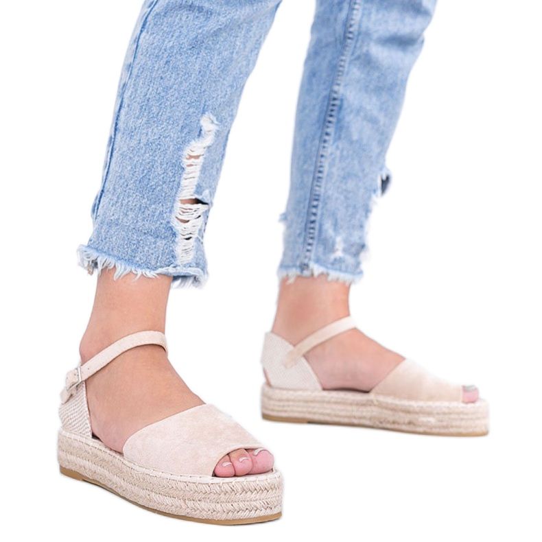 Sandali beige sulla piattaforma Pearl River