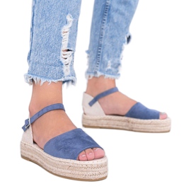 Sandali blu sulla piattaforma Pearl River