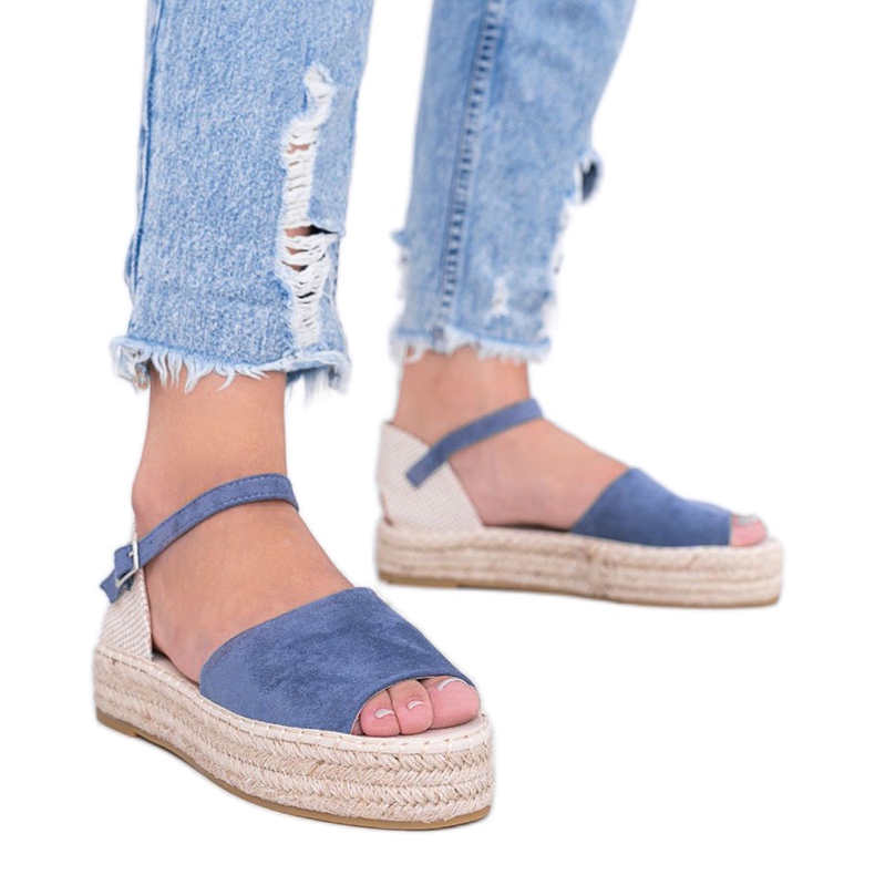 Sandali blu sulla piattaforma Pearl River