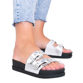 Pantofole argento con fibbie decorative Go Crazy d'argento