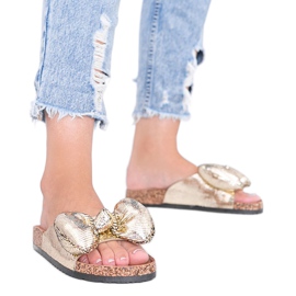 Pantofole dorate con fiocco Norris d'oro