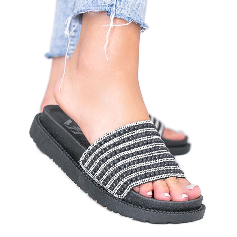 Pantofole nere riccamente decorate da Trisha nero