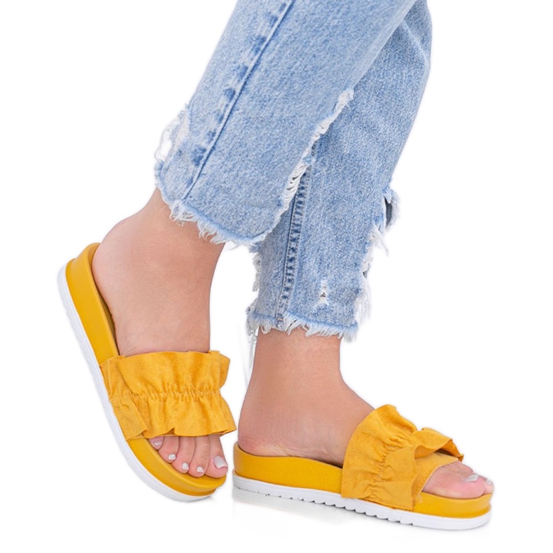 Ciabatte Samantha con volant color senape giallo