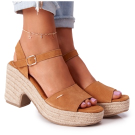 Big Star Sandali su un tacco alto con una grande stella intrecciata HH274394 Camel marrone