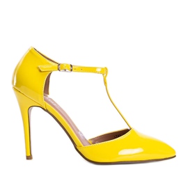 Décolleté gialle su tacco street style giallo