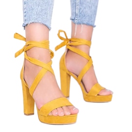 I sandali allacciati senape di Ginny giallo
