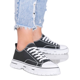 Sneakers nere da donna su una spessa suola Georgia nero