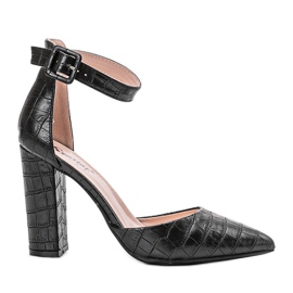 Décolleté nere sul palo nel modello di pelle di coccodrillo Glamour nero