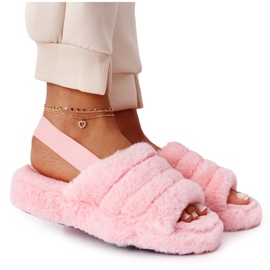 PS1 Pantofole di pelliccia su una piattaforma di fiocchi di neve rosa chiaro