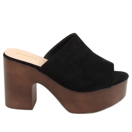Nero F8202 Pantofole nere con zoccoli