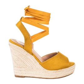 SHELOVET Sandali color senape su zeppa alta giallo