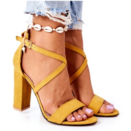 PS1 Sandali in pelle scamosciata su una barra Yellow Dance With Me giallo