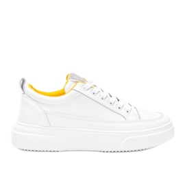Sneakers bianche su una spessa suola Aruba bianca
