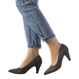 Décolleté grigie su un grosso tacco Greca grigio