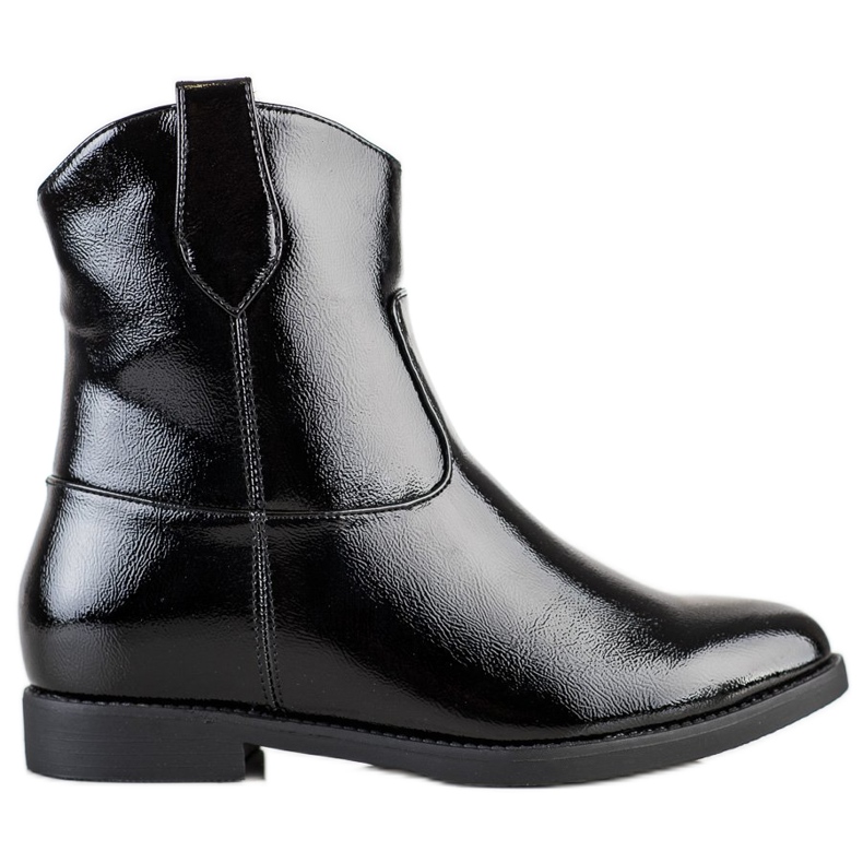 J. Star Cowgirl nere su un cuneo nero