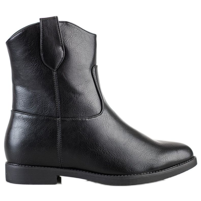 J. Star Cowgirl nere su un cuneo nero