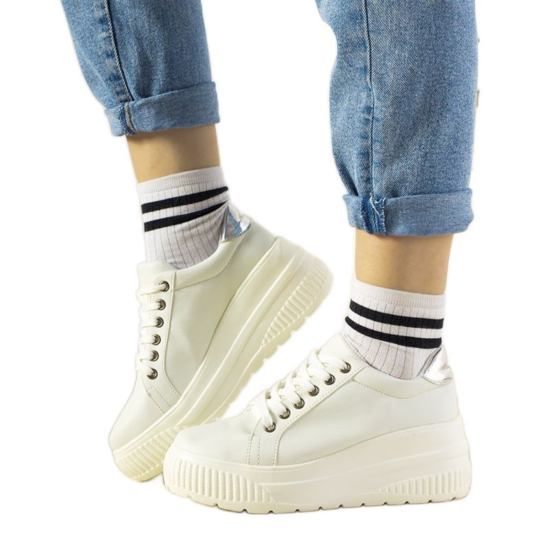 Sneakers sportive bianche con suola Under alta bianca
