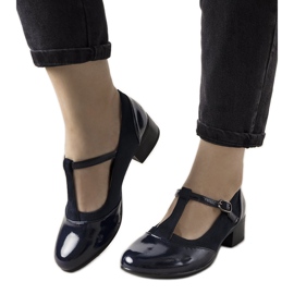 Décolleté blu navy su pilastro con punta Manam verniciata