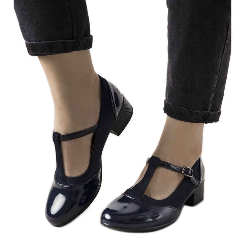 Décolleté blu navy su pilastro con punta Manam verniciata