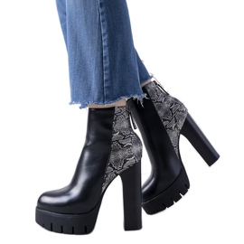 Stivaletti neri nella fantasia della pelle di serpente Nudago nero