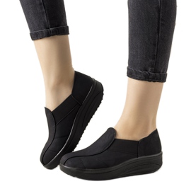 Scarpe nere su suola alta Spike nero